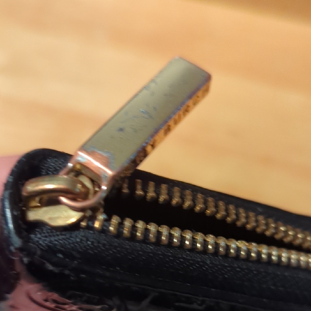 Sleek Black Tory Burch Wallet with Gold Zipper - Picture 9 of 9